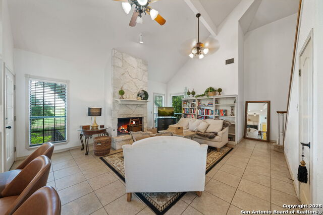 Listing photo id 3 for 107 River Knoll