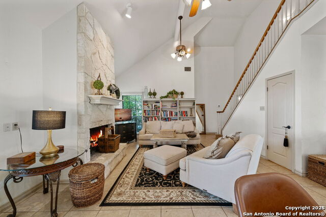 Listing photo id 4 for 107 River Knoll