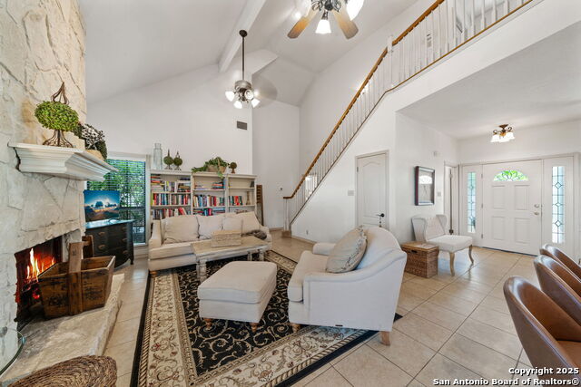 Listing photo id 5 for 107 River Knoll