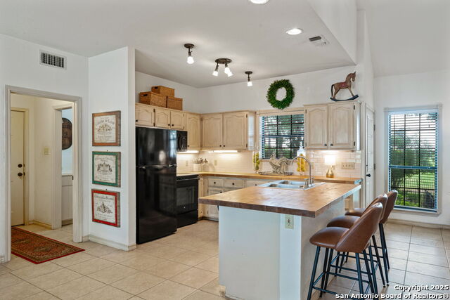 Listing photo id 7 for 107 River Knoll