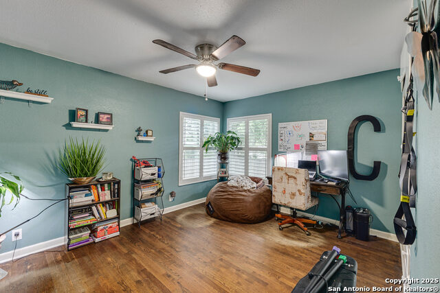Image 15 of 25 For 402 Glenview