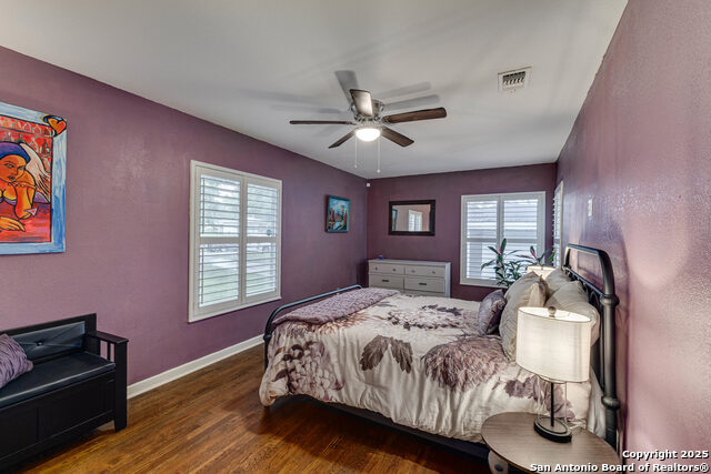 Image 17 of 25 For 402 Glenview
