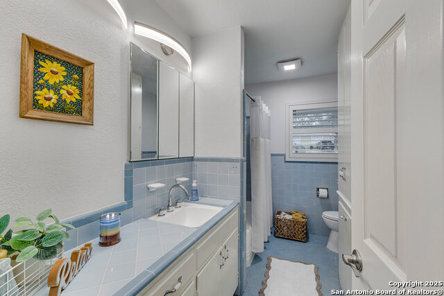 Image 18 of 25 For 402 Glenview