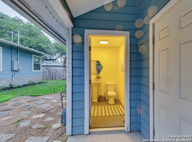 Image 20 of 25 For 402 Glenview
