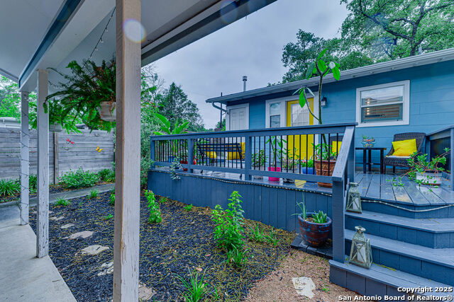 Image 21 of 25 For 402 Glenview