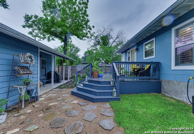 Image 24 of 25 For 402 Glenview