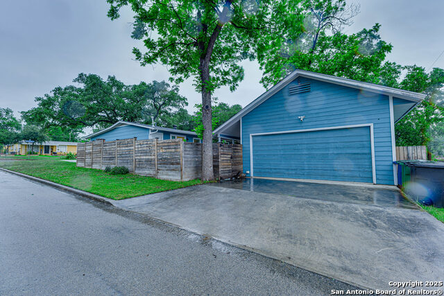 Image 25 of 25 For 402 Glenview