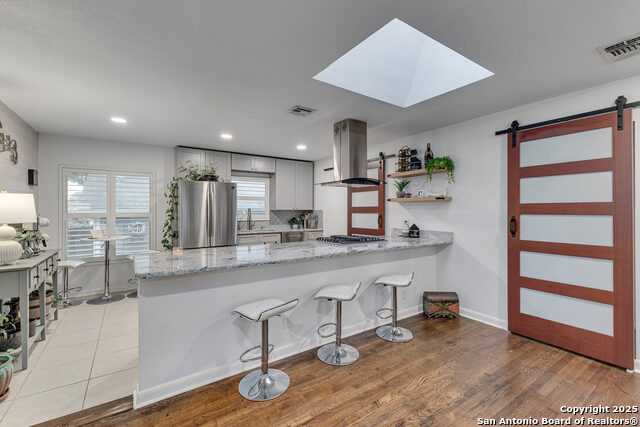 Image 5 of 25 For 402 Glenview