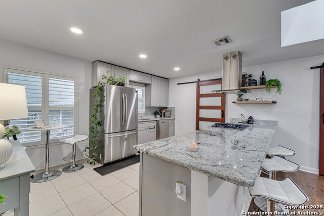 Image 6 of 25 For 402 Glenview