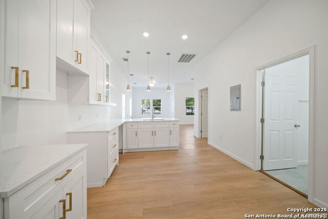 Listing photo id 11 for 1212 Morales