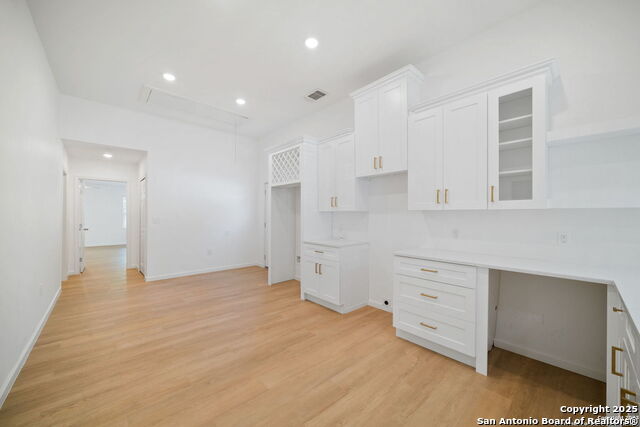 Listing photo id 12 for 1212 Morales