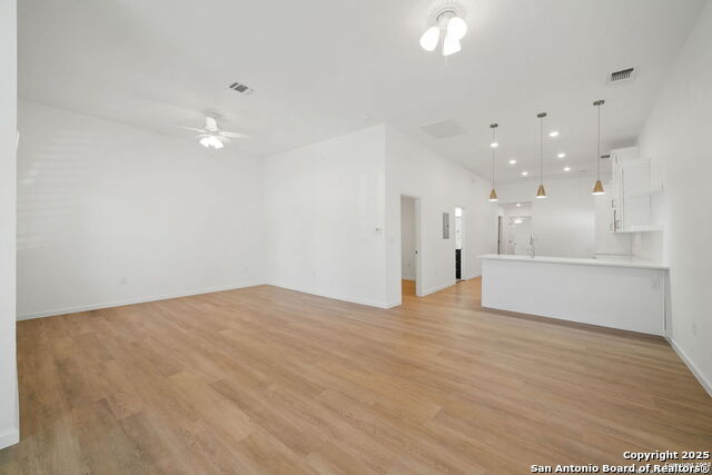 Listing photo id 13 for 1212 Morales