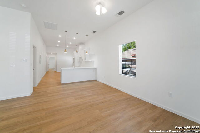 Listing photo id 19 for 1212 Morales