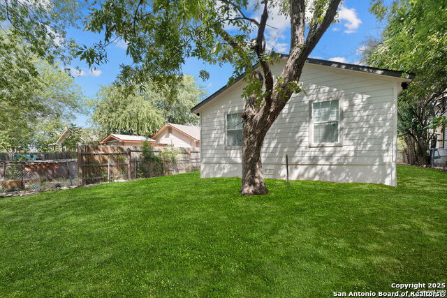 Listing photo id 27 for 1212 Morales