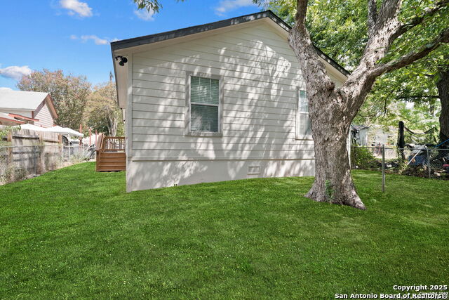 Listing photo id 28 for 1212 Morales