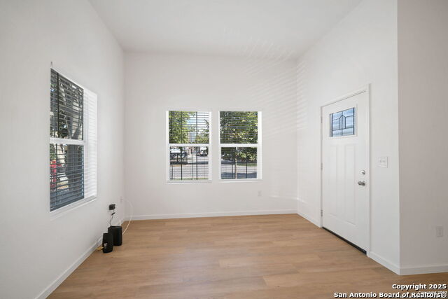 Listing photo id 3 for 1212 Morales