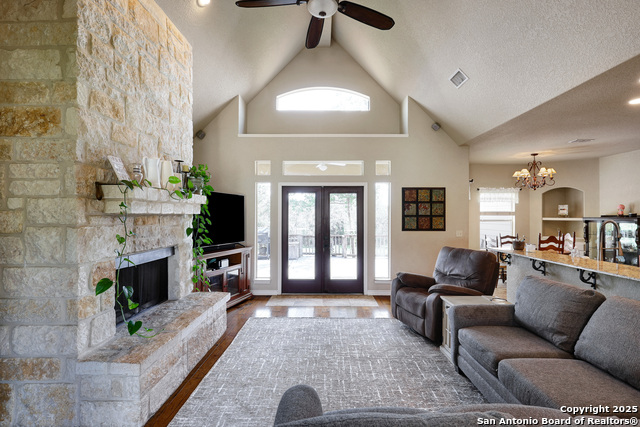 Image 7 of 50 For 201 Oak Ridge