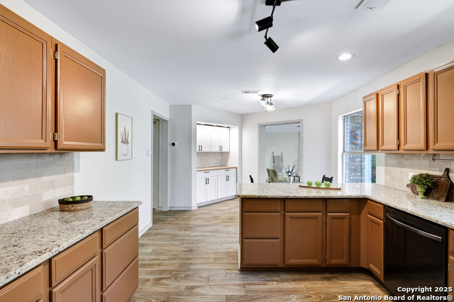Image 15 of 38 For 8318 Wickersham