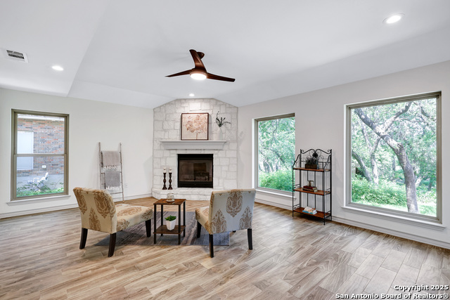 Image 4 of 38 For 8318 Wickersham