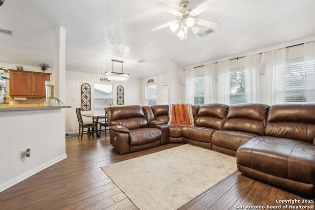 Listing photo id 9 for 7938 Sterling Manor