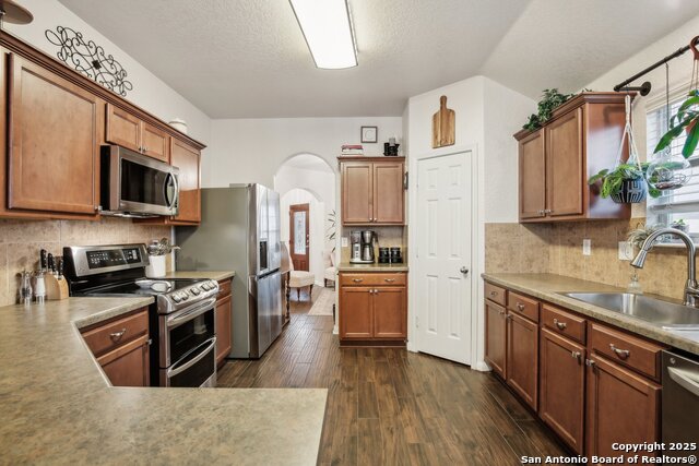 Listing photo id 15 for 7938 Sterling Manor