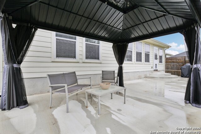 Listing photo id 31 for 7938 Sterling Manor