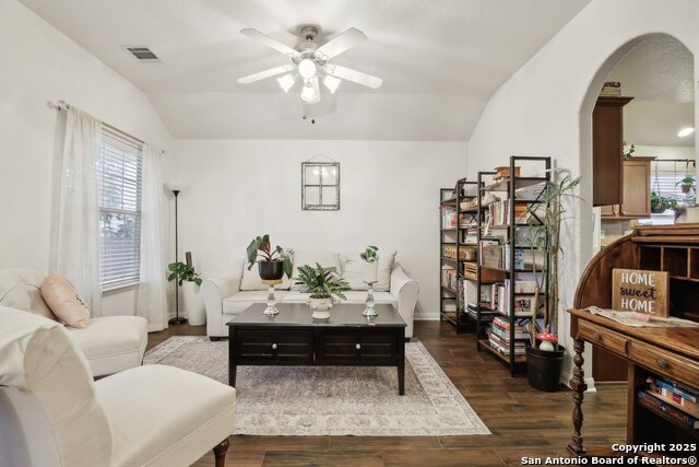 Listing photo id 3 for 7938 Sterling Manor