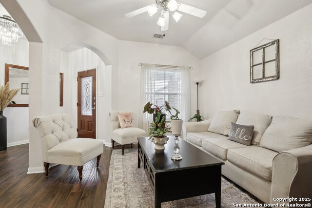 Listing photo id 4 for 7938 Sterling Manor