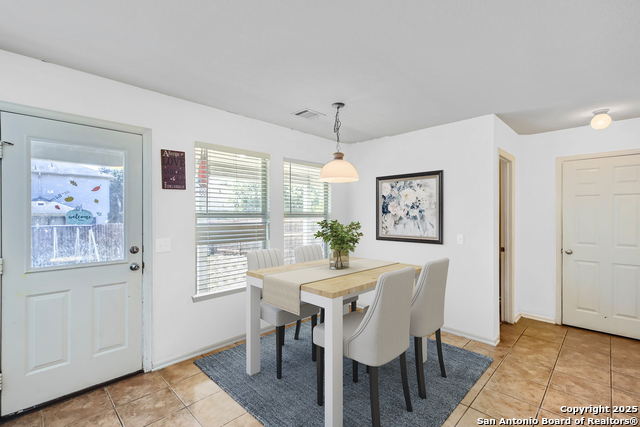Listing photo id 2 for 9727 Gypsy Cv