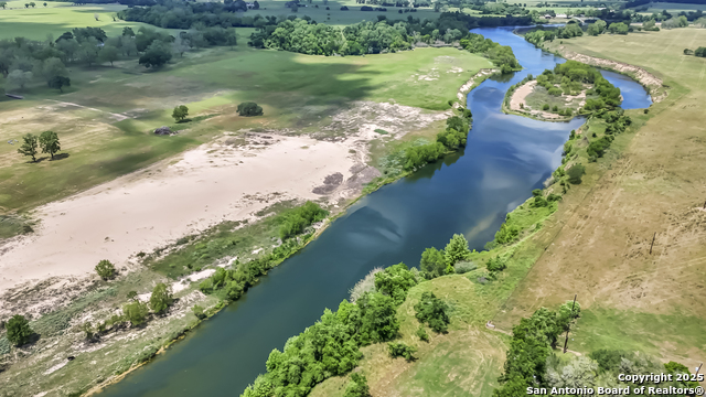 Listing photo id 3 for 1000 River Trace