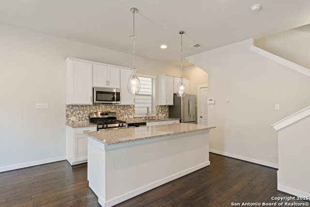 Image 10 of 26 For 215 Courtland Pl E