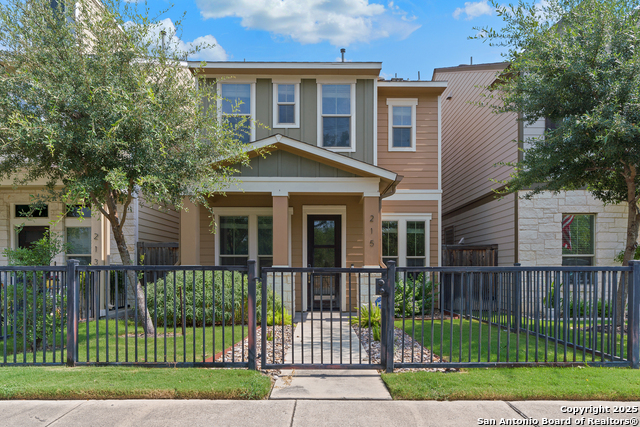 Image 2 of 26 For 215 Courtland Pl E
