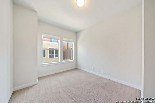 Image 20 of 26 For 215 Courtland Pl E