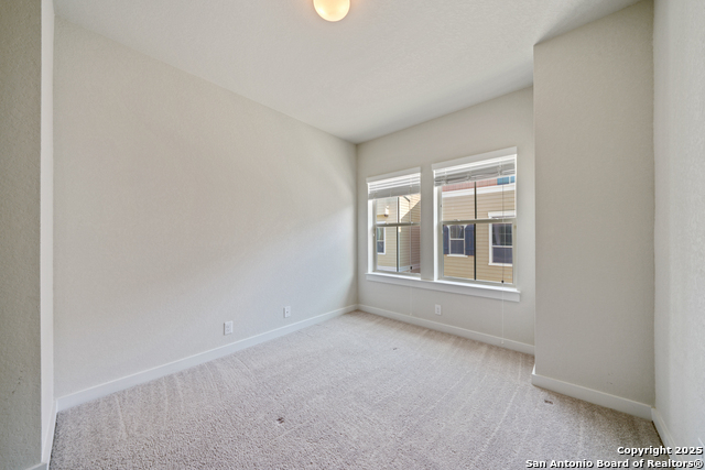 Image 21 of 26 For 215 Courtland Pl E