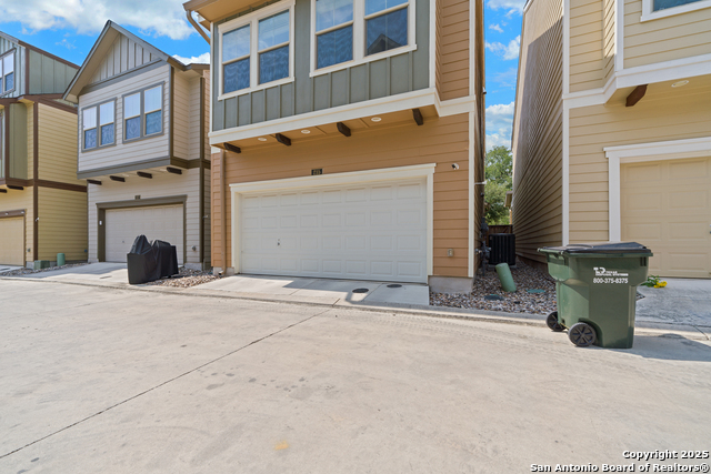 Image 23 of 26 For 215 Courtland Pl E