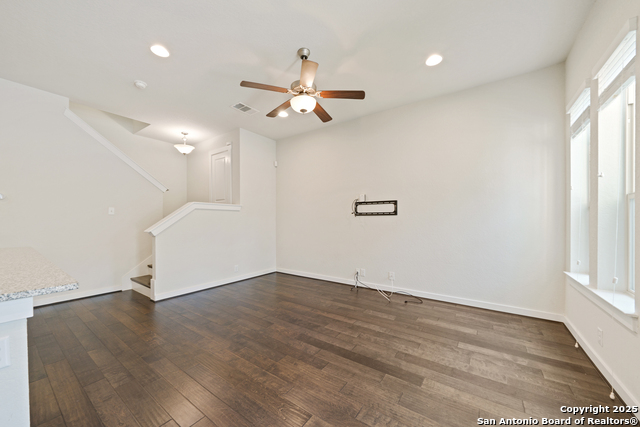 Image 7 of 26 For 215 Courtland Pl E