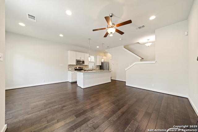 Image 8 of 26 For 215 Courtland Pl E