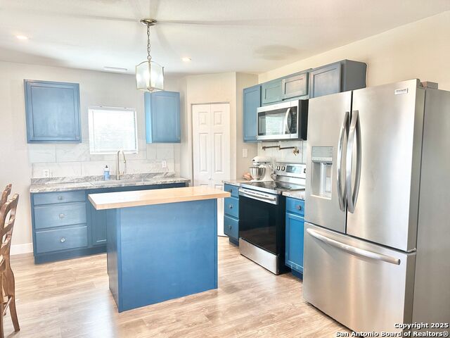 Listing photo id 3 for 3306 Ih 35