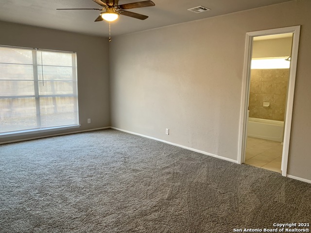 Listing photo id 8 for 8426 Greenham