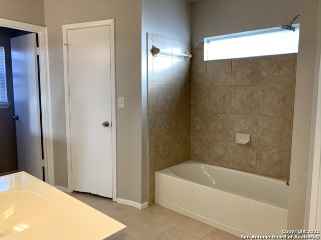 Listing photo id 10 for 8426 Greenham