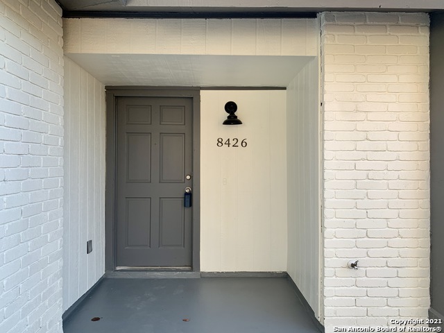 Listing photo id 1 for 8426 Greenham