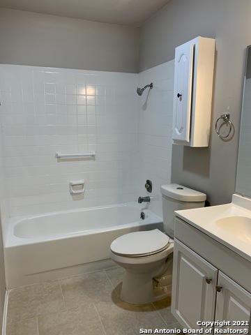 Listing photo id 7 for 8426 Greenham