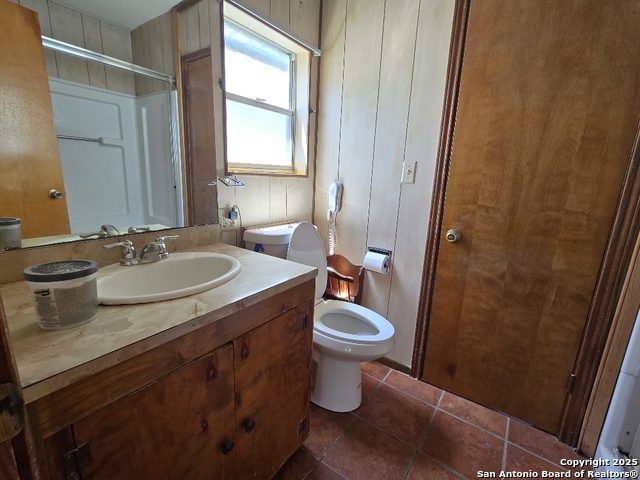 Listing photo id 5 for 301 Ingram  