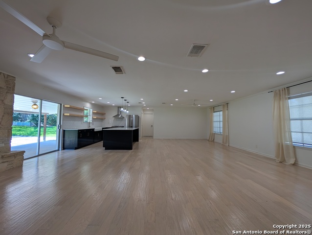 Image 11 of 47 For 405 Oakwood  