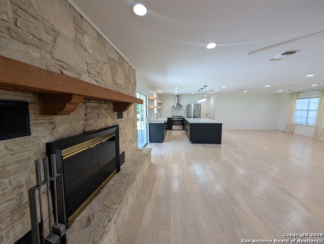 Image 12 of 47 For 405 Oakwood  