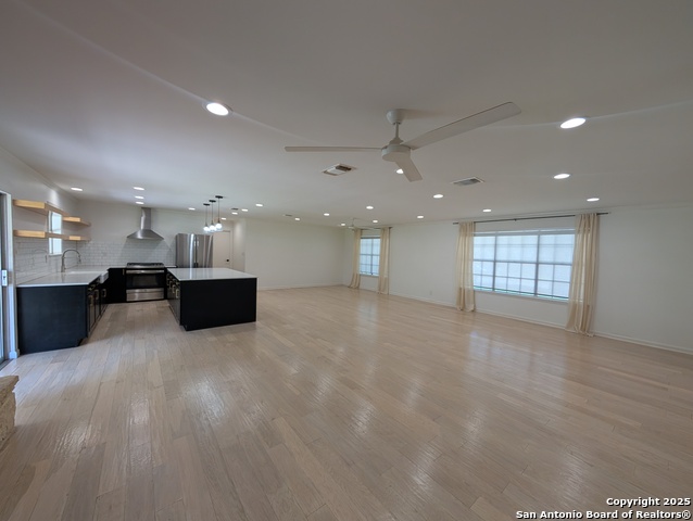 Image 13 of 47 For 405 Oakwood  