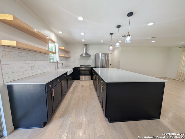 Image 16 of 47 For 405 Oakwood  