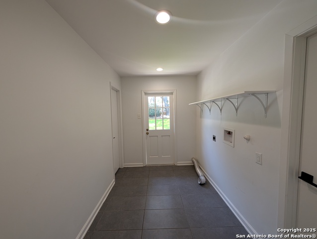 Image 18 of 47 For 405 Oakwood  