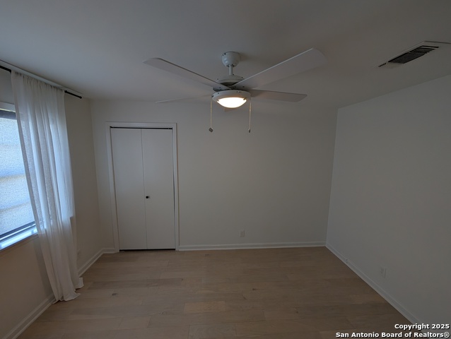 Image 22 of 47 For 405 Oakwood  