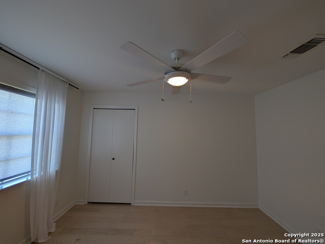 Image 23 of 47 For 405 Oakwood  